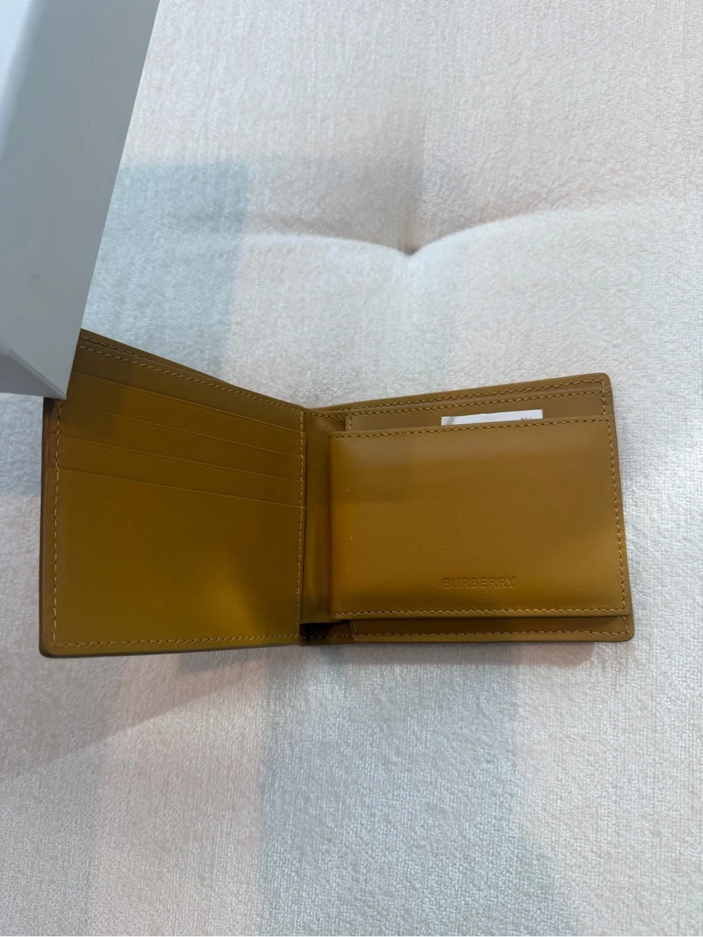 Burberry Logo Print Leather International Bifold Men Wallet ID Card Case